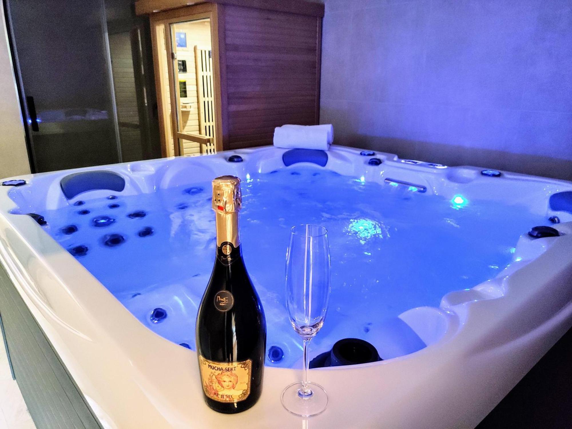 Grand Spa Harrachov - Wellness Luxusni Apartman S Velkou Virivkou, Saunou, Kuchyni A Venkovnim Posezenim V Centru Harrachova Exterior foto
